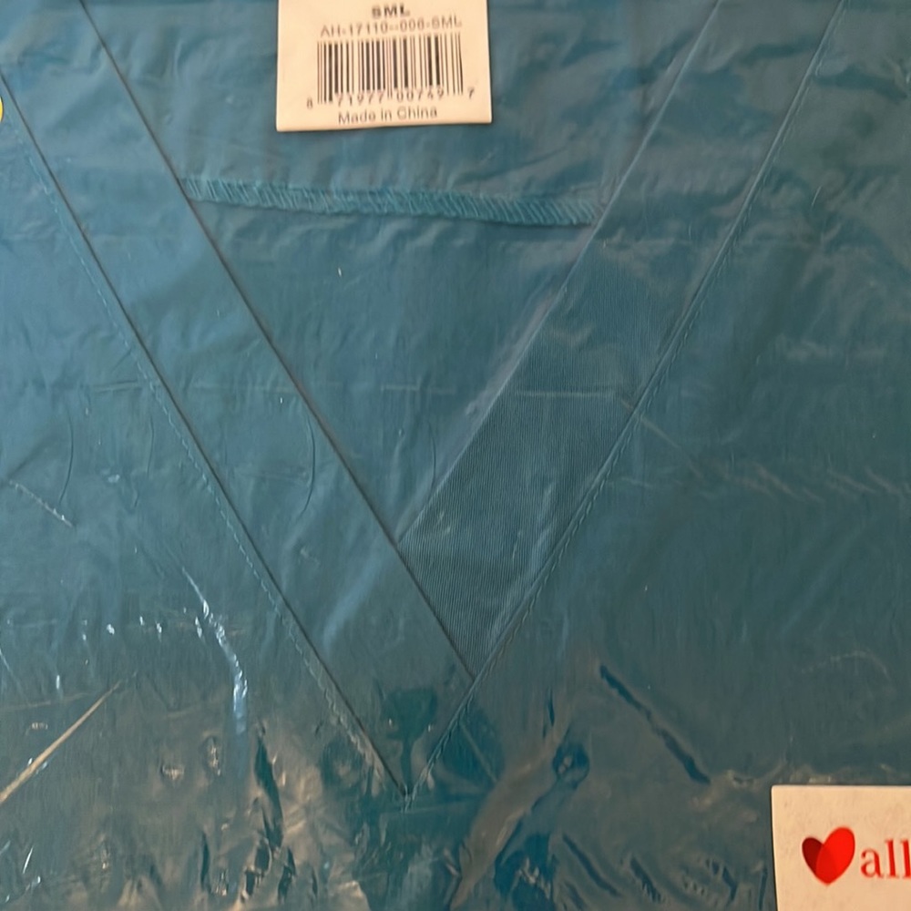 Scrub top bundle. - Picture 4 of 5